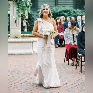 D794 - Bow One-Shoulder Satin Trumpet Gown